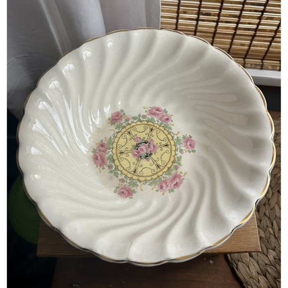 Vtg Porcelain Bakerite Serving Bowl White Pink Pattern 22 K Gold Trim Cottage - Picture 1 of 8